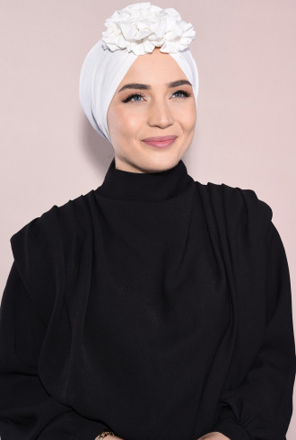 Güllü Büzgülü Çift Taraflı Hazır Bone Ekru Güllü Büzgülü Çift Taraflı Hazır Bone Ekru