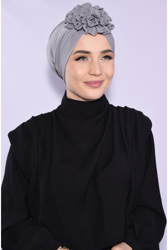 Güllü Büzgülü Çift Taraflı Hazır Bone Gri Güllü Büzgülü Çift Taraflı Hazır Bone Gri